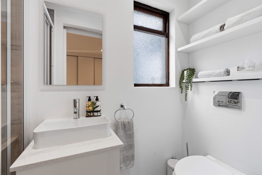 To Let 1 Bedroom Property for Rent in Green Point Western Cape